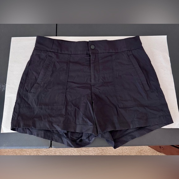 Athleta Trekkie North Women’s Short Black Athleisure Utility Hiking Size 10 - Picture 2 of 10